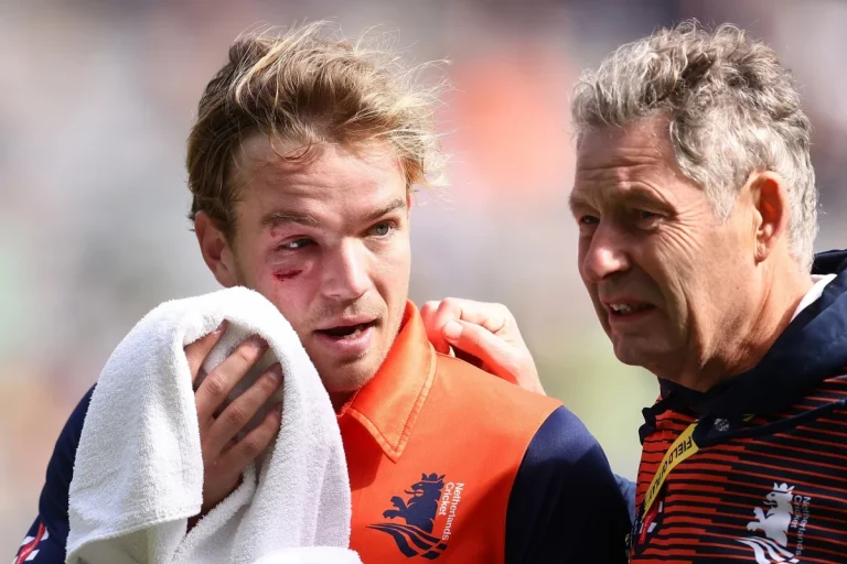 Bas de Leede walks off the pitch after being hit by a Haris Rauf bumper
